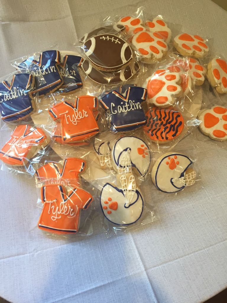 We attend a cute wedding show for Ty and Caitlin and these adorable cookies are there. - 5 Mar