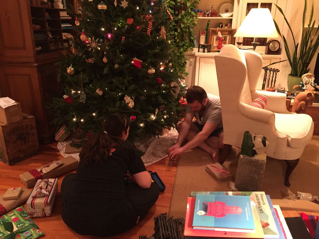 Ty and Caitlin arrive and put Mark's old trainset together - 23 Dec 2015