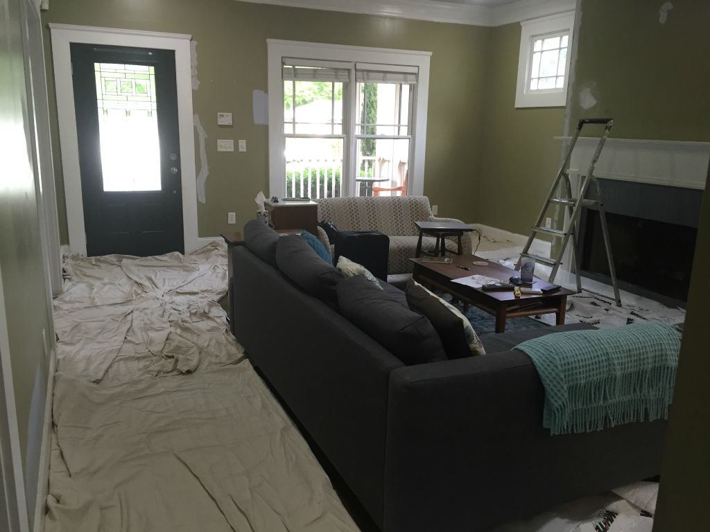 Nick is away fishing for the weekend so I decide it's time to paint the lounge.  Can't wait!